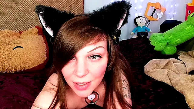 Snapshot of GamerGirlRoxyAndLee chatting on January 2025 01:08:01 AM GamerGirlRoxyAndLee online show from January 2025 01:08:01 AM
