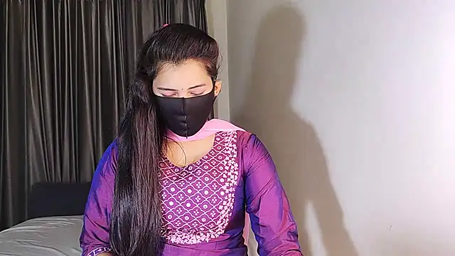 Snapshot of YourLovelyQueen chatting on January 2025 07:56:01 PM YourLovelyQueen online show from January 2025 07:56:01 PM