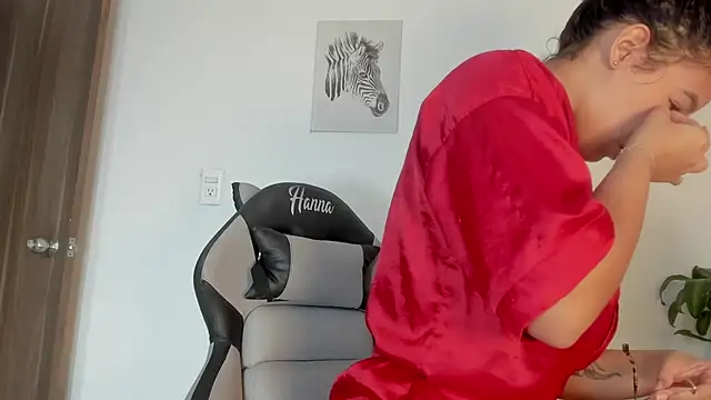 Hanna Risso online show from November 2025 07:12:01 PM