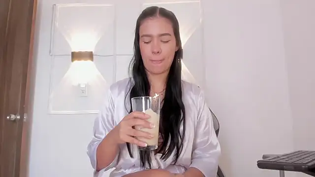 Hanna Risso online show from March 2026 06:11:01 PM