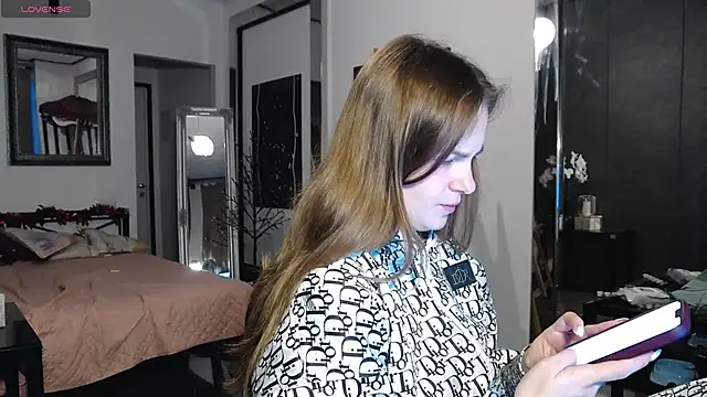 Snapshot of CindyJonson chatting on December 2025 06:19:01 AM CindyJonson online show from December 2025 06:19:01 AM