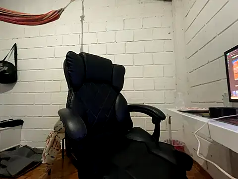 Max TheHorseDick online show from December 2025 02:05:02 AM