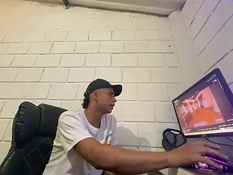 Max TheHorseDick online show from January 2026 08:34:02 PM