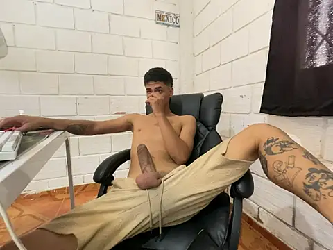 Max TheHorseDick online show from May 2026 05:53:01 PM