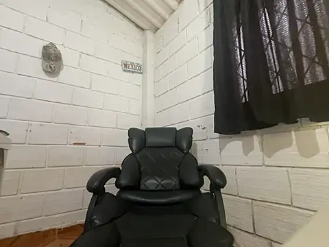 Snapshot of Max_TheHorseDick chatting on June 2026 04:46:02 PM Max TheHorseDick online show from June 2026 04:46:02 PM