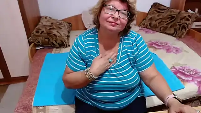 Snapshot of SweetMommaX chatting on September 2025 10:15:02 AM SweetMommaX online show from September 2025 10:15:02 AM