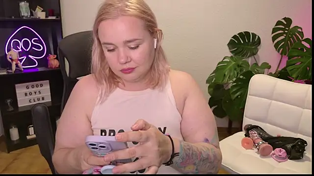 MargotGrey online show from June 2026 08:48:01 PM