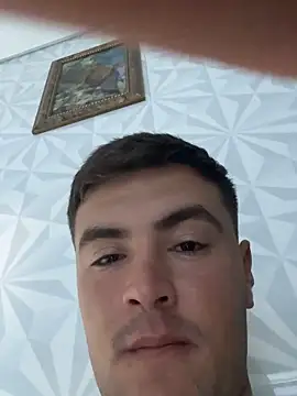 Snapshot of urielpereira chatting on April 2026 08:06:02 PM urielpereira online show from April 2026 08:06:02 PM