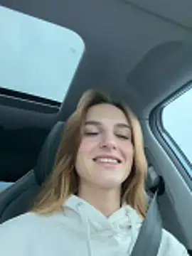 Snapshot of -AngelAri- chatting on May 2026 06:04:02 PM -AngelAri- online show from May 2026 06:04:02 PM