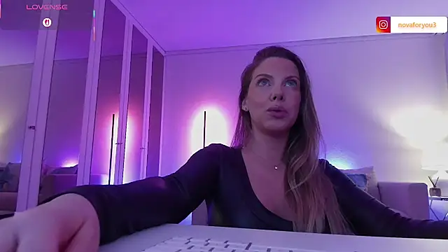 novaforyou1 online show from October 2025 09:05:02 PM