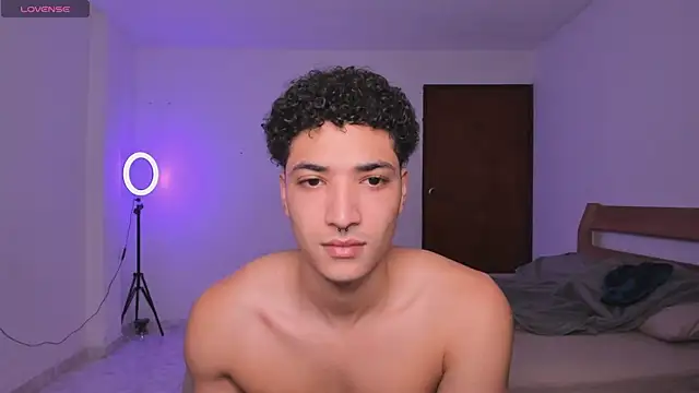 Snapshot of MitchellXD chatting on December 2024 04:27:02 PM MitchellXD online show from December 2024 04:27:02 PM