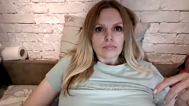 Snapshot of Angel_girllovemy chatting on December 2025 09:29:01 AM Angel girllovemy online show from December 2025 09:29:01 AM