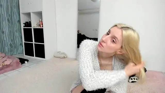 KenzieDawton online show from April 2026 05:54:01 PM