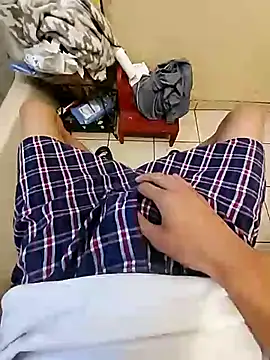 Snapshot of Bigstiffyuh chatting on October 2025 10:15:01 PM Bigstiffyuh online show from October 2025 10:15:01 PM