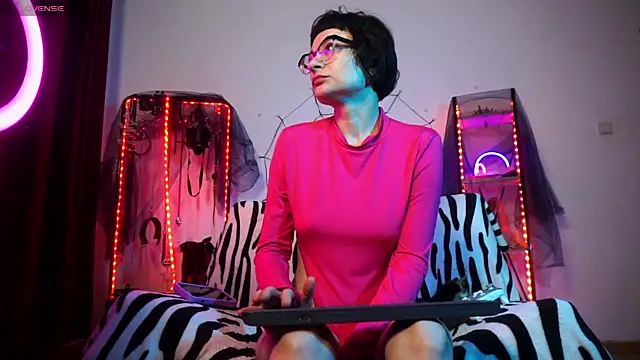 CyberXGoddess online show from November 2025 02:00:01 AM