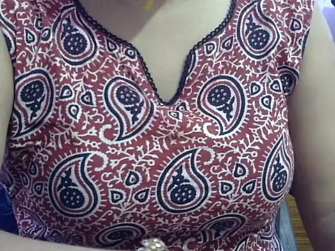 Snapshot of Your_wild_Dia chatting on July 2026 06:18:01 AM Your wild Dia online show from July 2026 06:18:01 AM