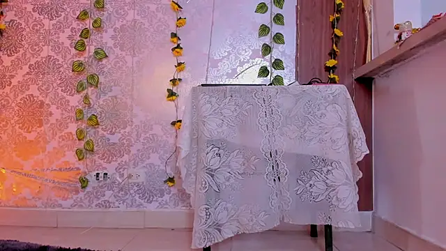 Snapshot of kelly_thomson chatting on February 2026 02:37:01 AM kelly thomson online show from February 2026 02:37:01 AM