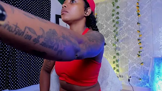 Snapshot of kelly_thomson chatting on February 2026 11:45:01 PM kelly thomson online show from February 2026 11:45:01 PM