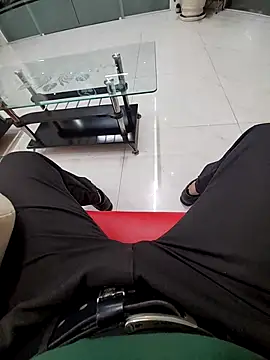 chaunguyen1993 online show from December 2025 10:42:01 AM