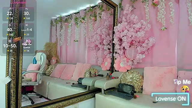 SammyGirlTS online show from April 2026 01:38:02 PM