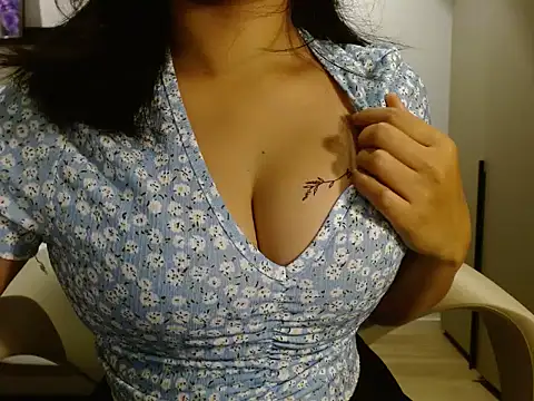 aahna33 online show from October 2025 06:52:02 AM