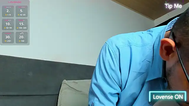 jhonyalzate2 online show from June 2026 01:52:02 AM