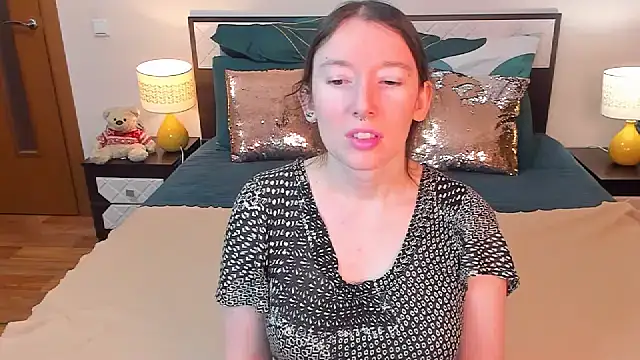 Snapshot of CatherineWalls chatting on February 2026 06:18:02 AM CatherineWalls online show from February 2026 06:18:02 AM