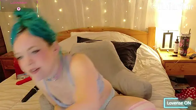 thetinyblue online show from February 2026 06:12:01 PM