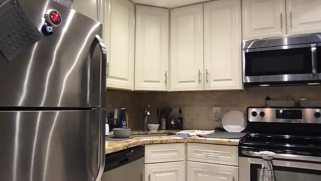 BigGuyMuscle online show from November 2025 07:24:01 PM