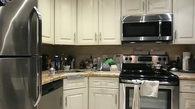 BigGuyMuscle online show from November 2025 06:46:01 AM