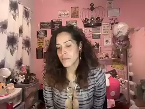 latinacubana online show from January 2025 12:42:02 PM