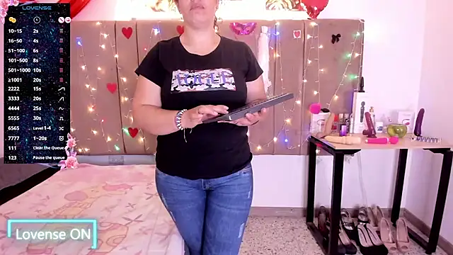 Zaly mature online show from November 2025 09:17:01 PM