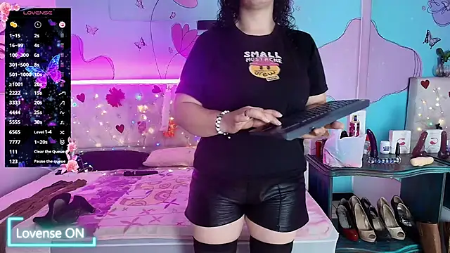 Zaly mature online show from June 2026 10:20:01 PM