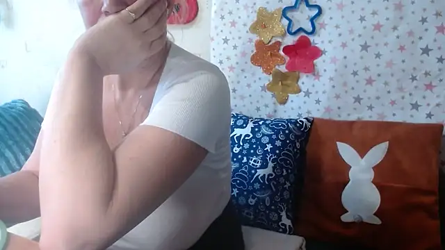 Snapshot of QueenLana chatting on December 2025 09:58:01 AM QueenLana online show from December 2025 09:58:01 AM