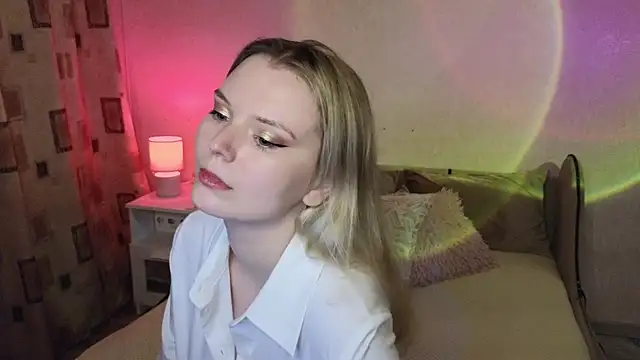 Snapshot of Vivian_Davis chatting on December 2025 06:25:01 PM Vivian Davis online show from December 2025 06:25:01 PM