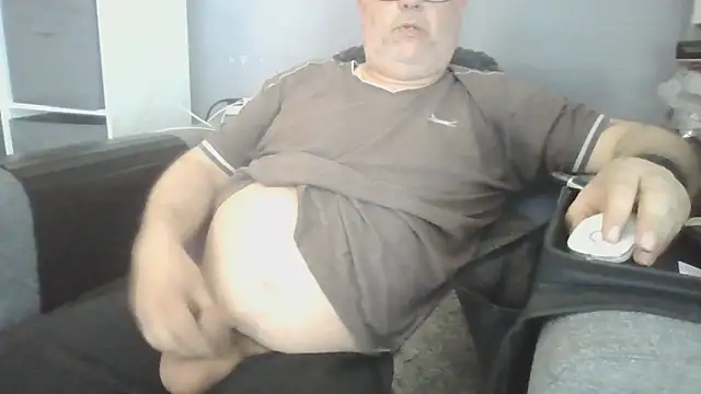 Snapshot of Naturistmale45 chatting on April 2026 05:06:02 PM Naturistmale45 online show from April 2026 05:06:02 PM