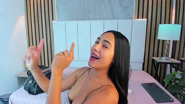 Snapshot of annngels99 chatting on November 2025 12:10:01 AM annngels99 online show from November 2025 12:10:01 AM