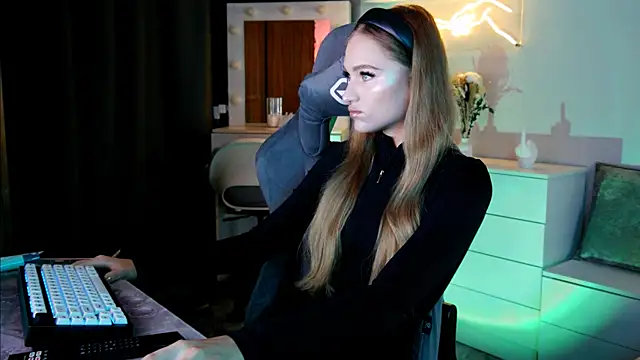 Snapshot of MrsTenderBeast chatting on February 2025 05:35:01 PM MrsTenderBeast online show from February 2025 05:35:01 PM