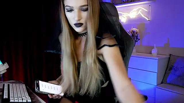 Snapshot of MrsTenderBeast chatting on March 2025 05:06:02 PM MrsTenderBeast online show from March 2025 05:06:02 PM