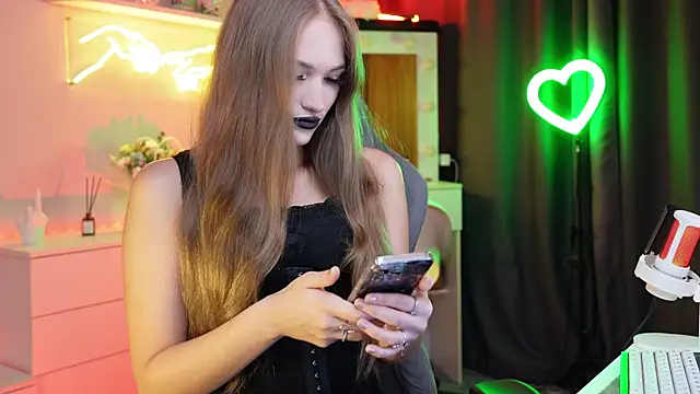 Snapshot of MrsTenderBeast chatting on October 2025 05:01:01 PM MrsTenderBeast online show from October 2025 05:01:01 PM