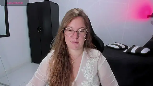 Snapshot of tamy_shine87 chatting on November 2025 11:40:02 PM tamy shine87 online show from November 2025 11:40:02 PM