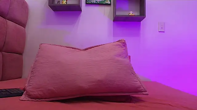 lorrayne  online show from February 2025 11:54:01 AM