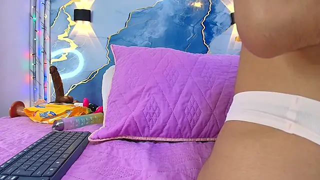 Snapshot of lorrayne_ chatting on January 2026 12:08:02 PM lorrayne online show from January 2026 12:08:02 PM