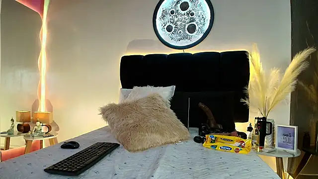 lorrayne  online show from March 2026 12:22:01 PM