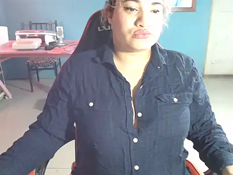 Hilarybunnyy online show from May 2026 04:59:02 PM