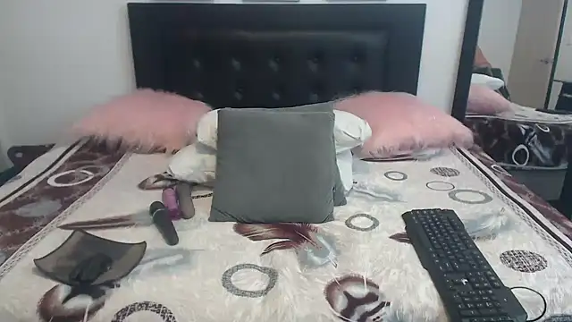 katiehotx online show from November 2025 02:12:01 AM