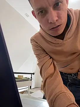 Snapshot of yequeal chatting on March 2025 08:21:02 PM yequeal online show from March 2025 08:21:02 PM