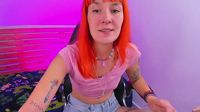 Snapshot of MaryJaneDove chatting on January 2025 11:19:01 PM MaryJaneDove online show from January 2025 11:19:01 PM