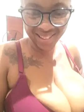 Snapshot of CuteHoney92 chatting on January 2026 07:17:01 PM CuteHoney92 online show from January 2026 07:17:01 PM