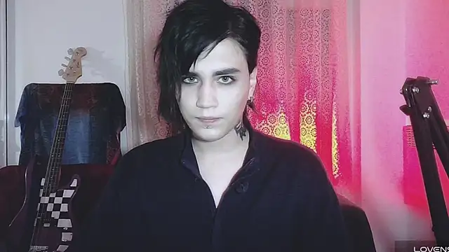 Snapshot of sademobeer chatting on December 2025 04:20:02 AM sademobeer online show from December 2025 04:20:02 AM